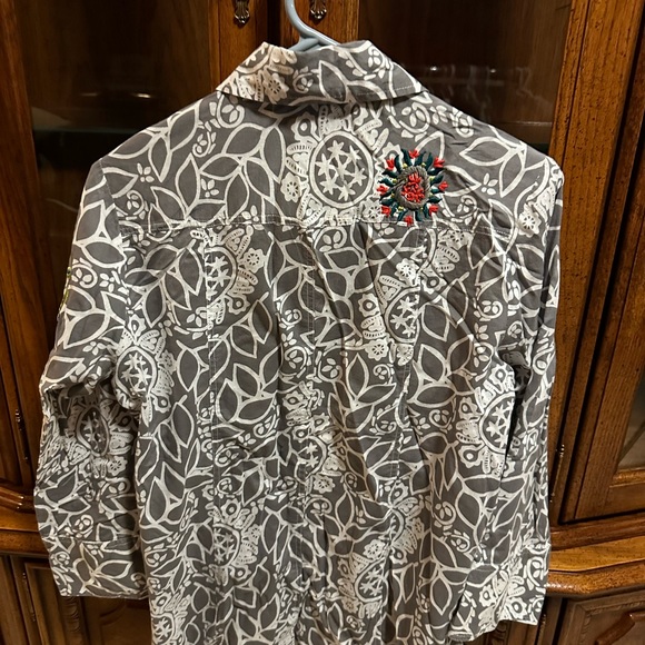 Top - Picture 2 of 3